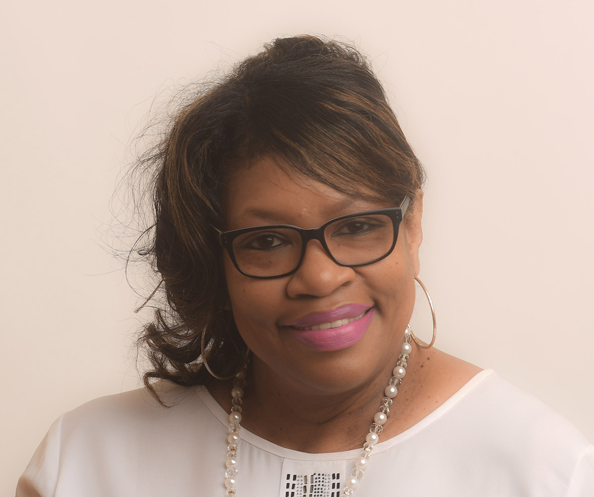 Barbara Reynolds : Customer Service