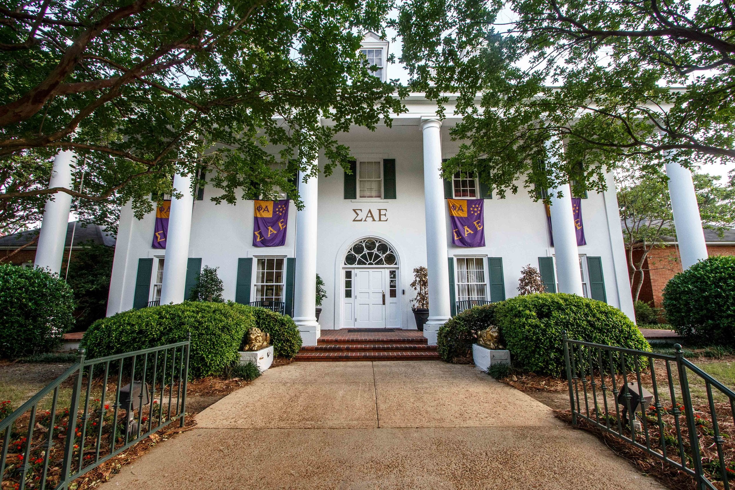 Sigma Alpha Epsilon Shuts Down Ole Miss Chapter For Behavior Health And Safety Concerns The