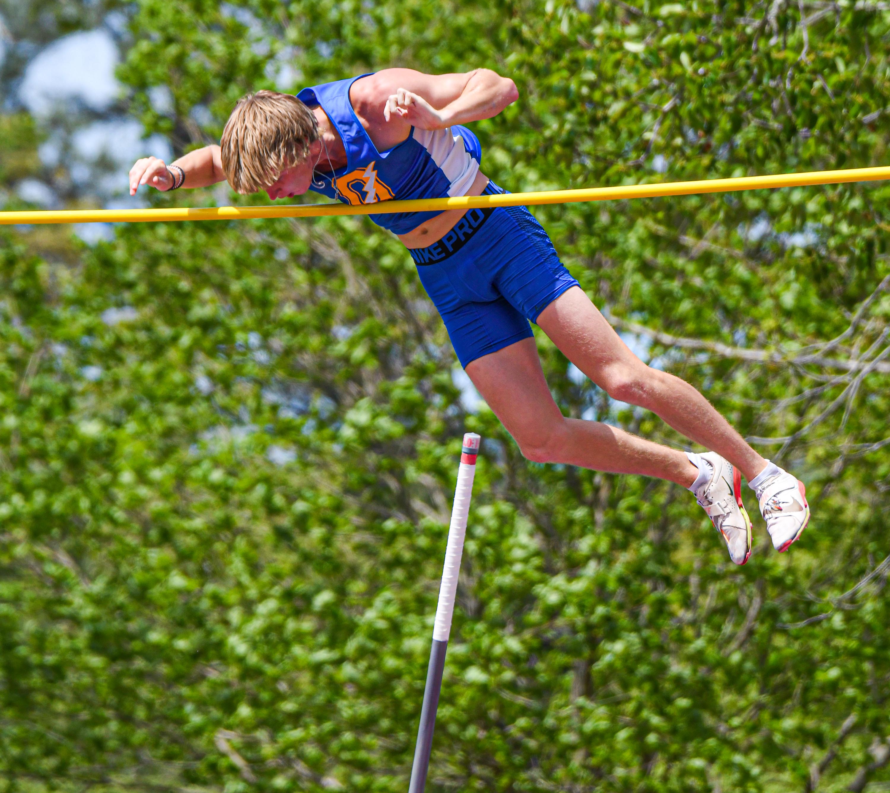 bum-shoulder-no-problem-for-kendricks-as-he-breaks-state-record-in-pole